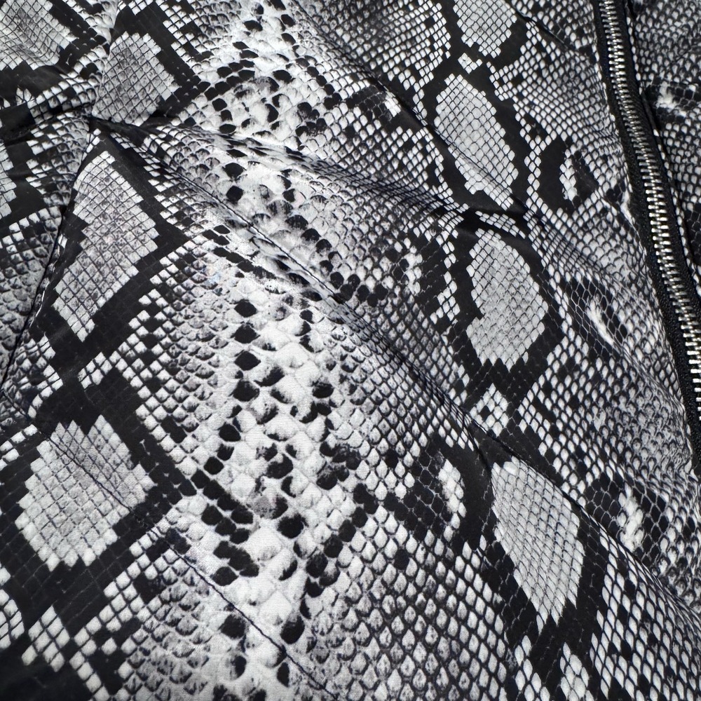 MICHAEL by MICHAEL‎ KORS Black And White Snake Print Quilted Puffer Vest - Picture 11 of 11